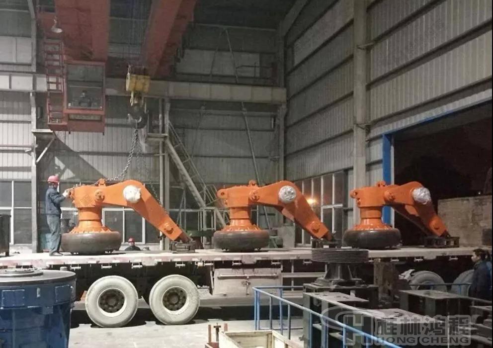 HLMX1700超細(xì)立磨發(fā)貨現(xiàn)場(chǎng)-超細(xì)立磨機(jī)大磨輥裝車(chē)