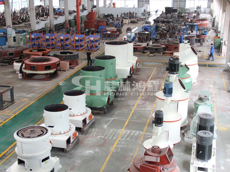 小型礦石磨粉機(jī)在哪里能買到？ 到桂林鴻程磨粉機(jī)生產(chǎn)基地