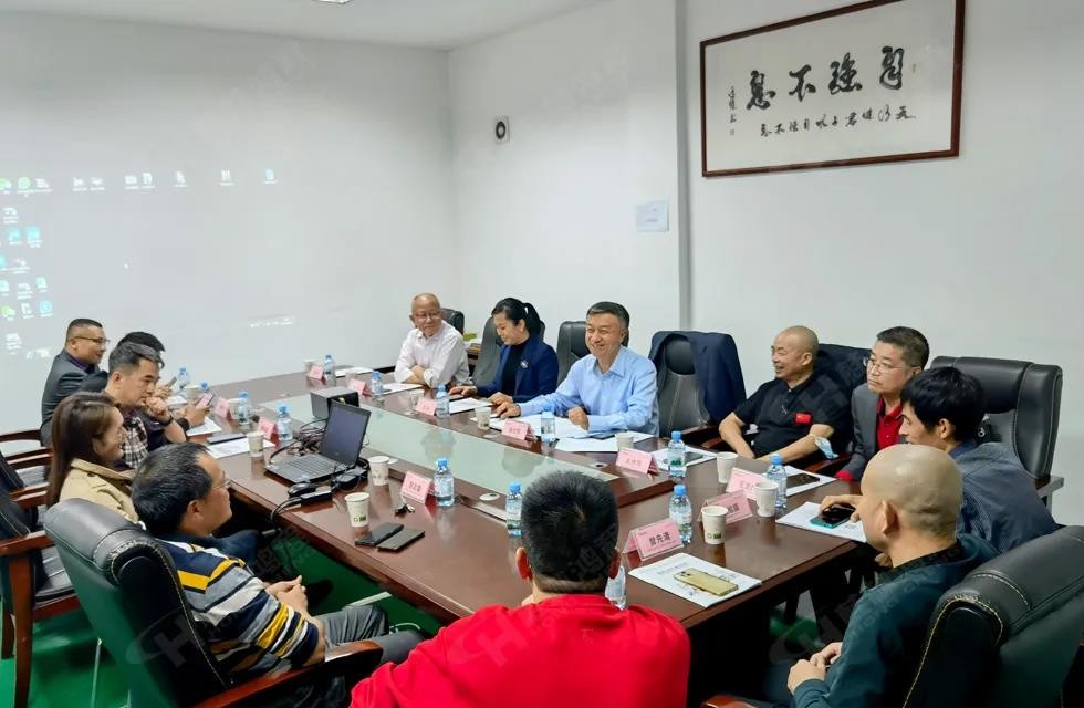 歡迎廣西塑料行業(yè)協(xié)會一行蒞臨桂林鴻程礦山機(jī)械廠參觀指導(dǎo)！